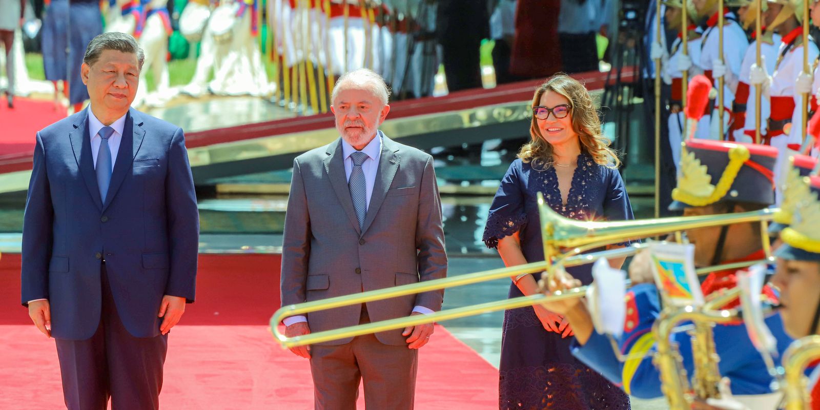 Xi Jinping é recebido por Lula no Palácio da Alvorada